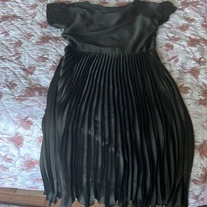 H&M satin green pleated midi dress (size s).